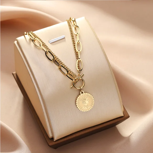 Queen's Coin Gold Pendant – Double Link Chain