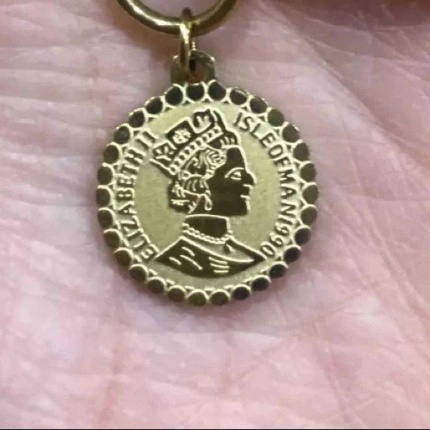 Queen's Coin Gold Pendant – Double Link Chain