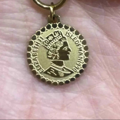 Queen's Coin Gold Pendant – Double Link Chain